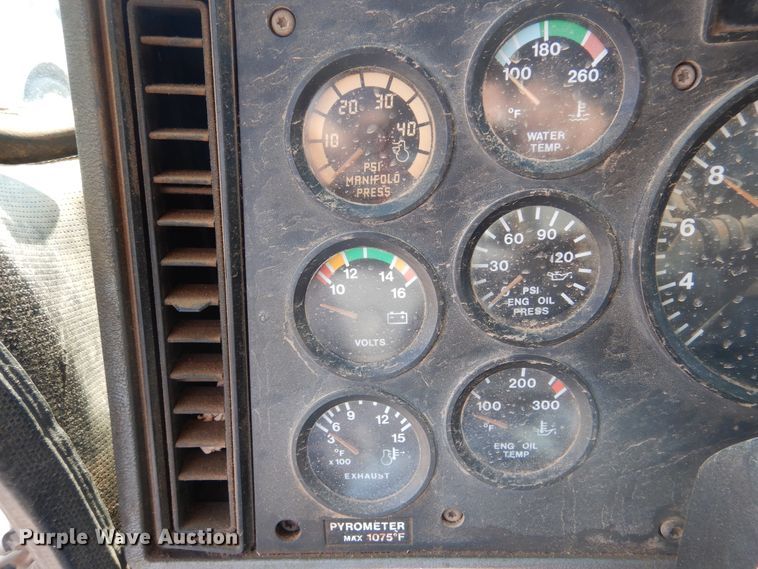 image for item DK2340 1993 Mack CH613  semi truck