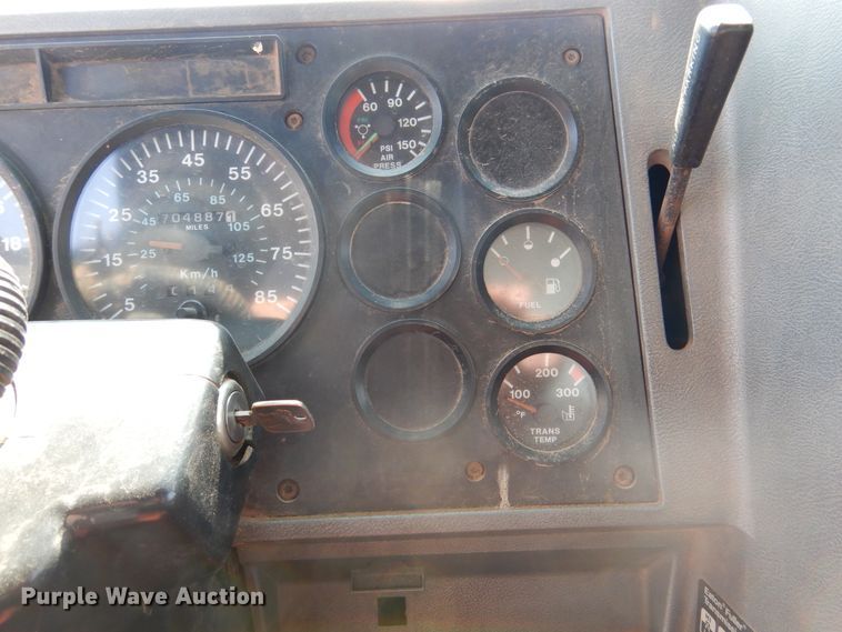 image for item DK2340 1993 Mack CH613  semi truck