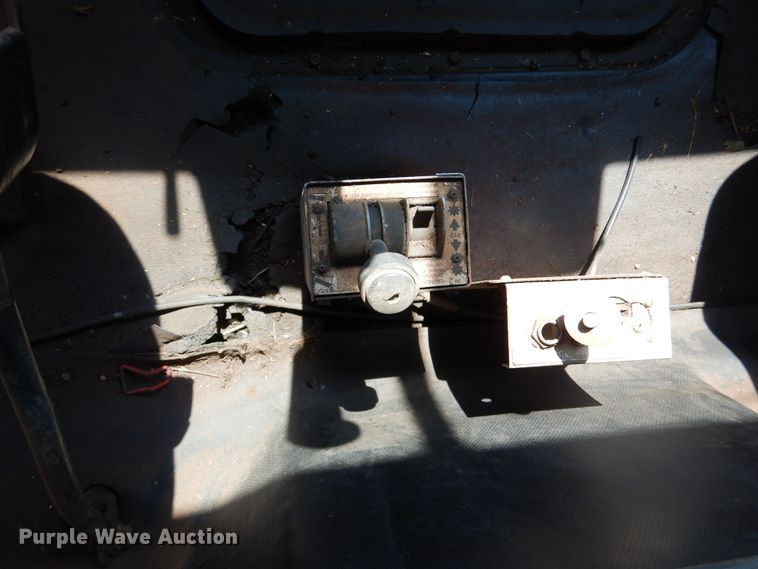 image for item DK2340 1993 Mack CH613  semi truck