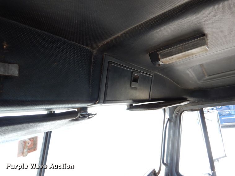 image for item DK2340 1993 Mack CH613  semi truck