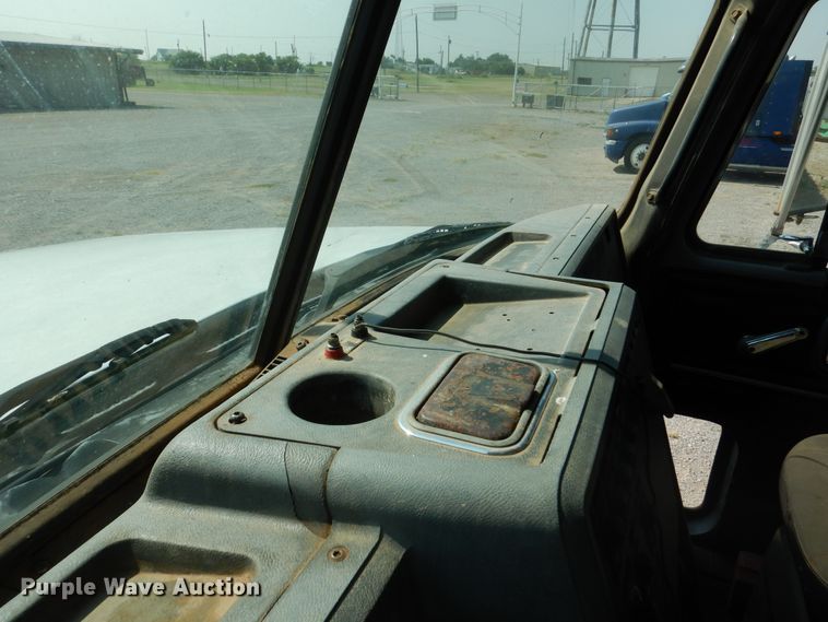 image for item DK2340 1993 Mack CH613  semi truck