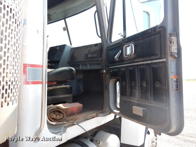 image for item DK2340 1993 Mack CH613  semi truck