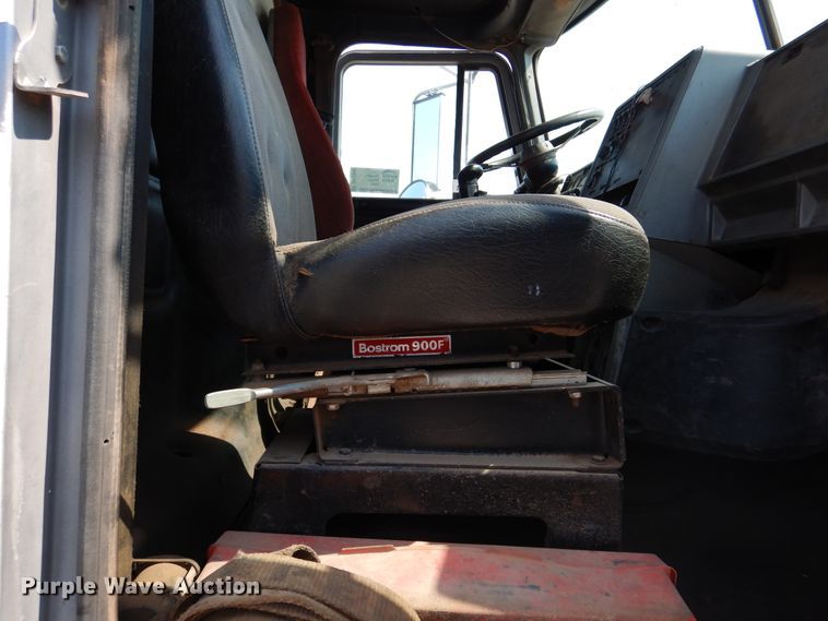 image for item DK2340 1993 Mack CH613  semi truck