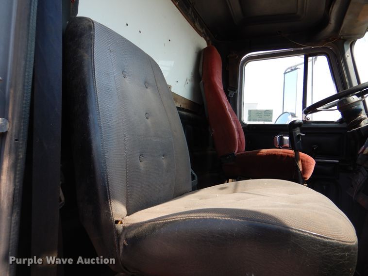 image for item DK2340 1993 Mack CH613  semi truck