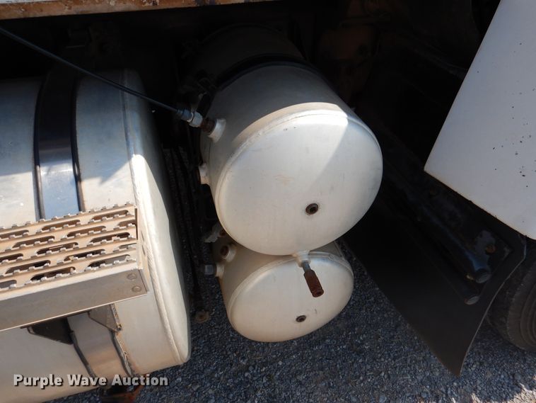 image for item DK2340 1993 Mack CH613  semi truck