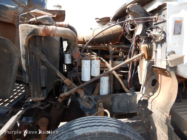 image for item DK2340 1993 Mack CH613  semi truck