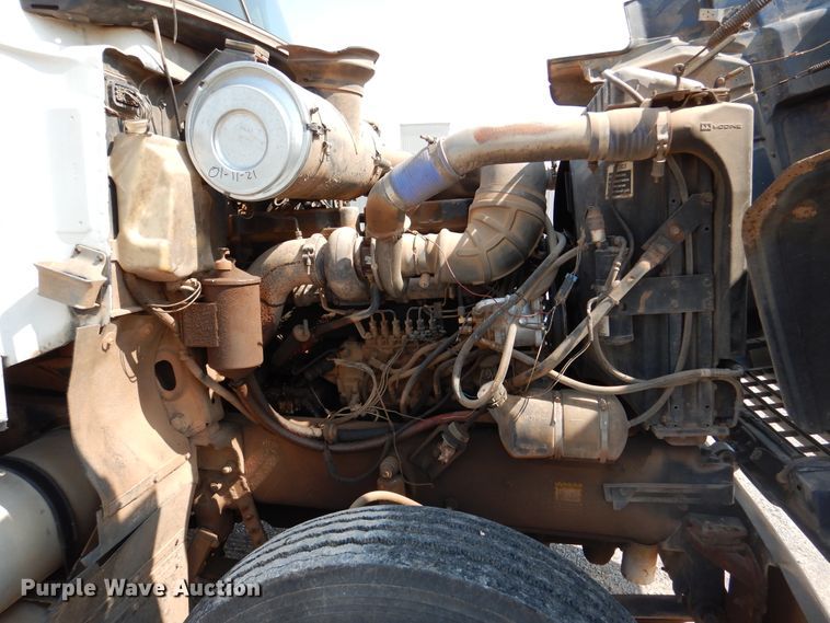 image for item DK2340 1993 Mack CH613  semi truck