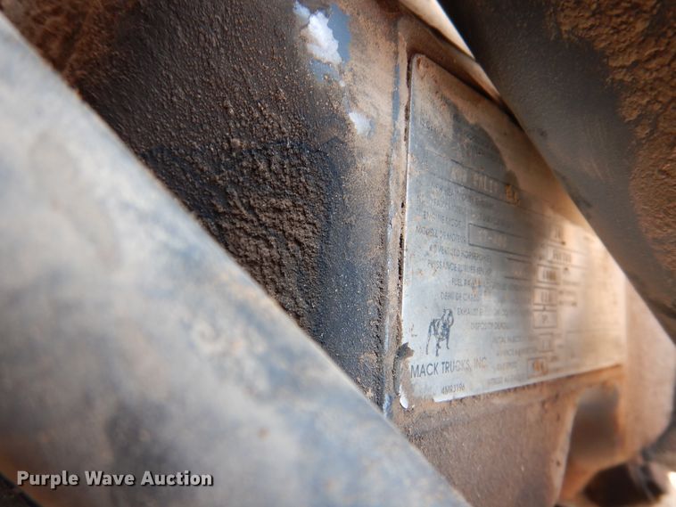 image for item DK2340 1993 Mack CH613  semi truck