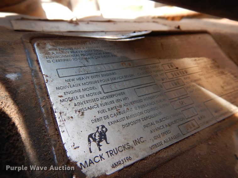 image for item DK2340 1993 Mack CH613  semi truck