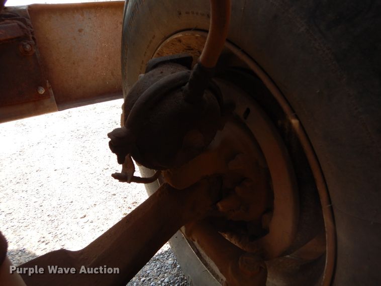 image for item DK2340 1993 Mack CH613  semi truck