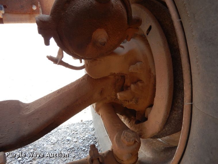 image for item DK2340 1993 Mack CH613  semi truck