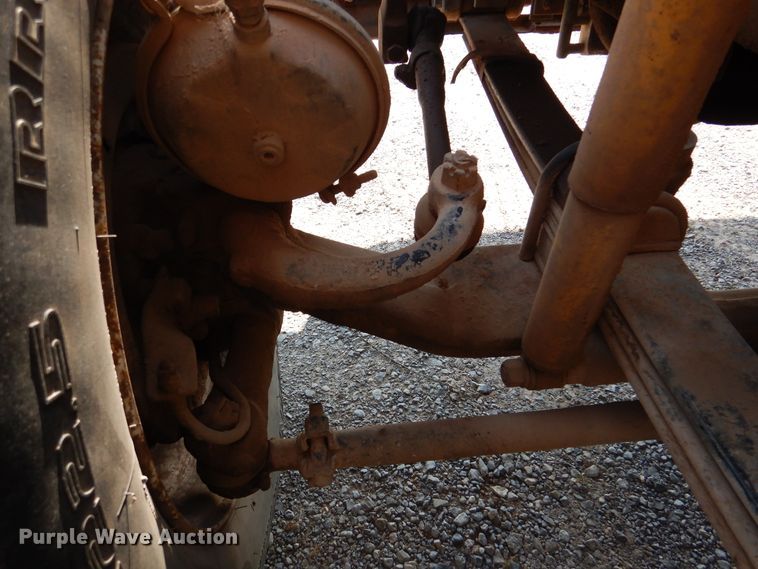 image for item DK2340 1993 Mack CH613  semi truck