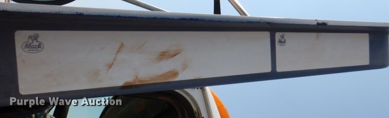 image for item DK2340 1993 Mack CH613  semi truck