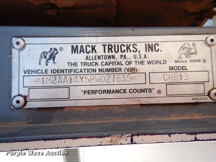 image for item DK2340 1993 Mack CH613  semi truck