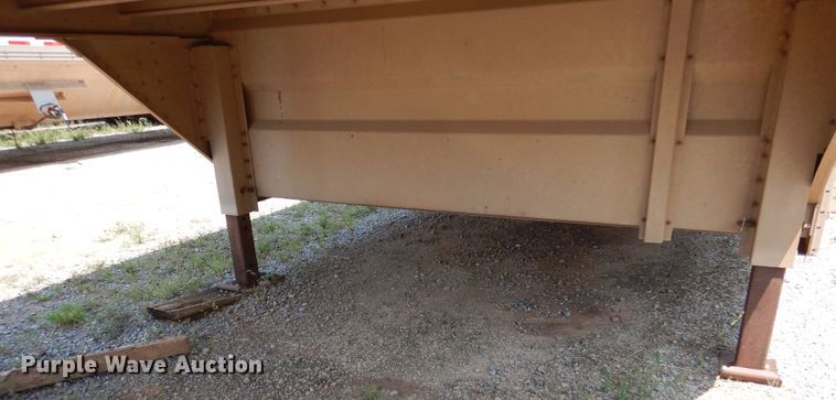 image for item DK2341 1988 Merritt B80-1148-024  livestock trailer