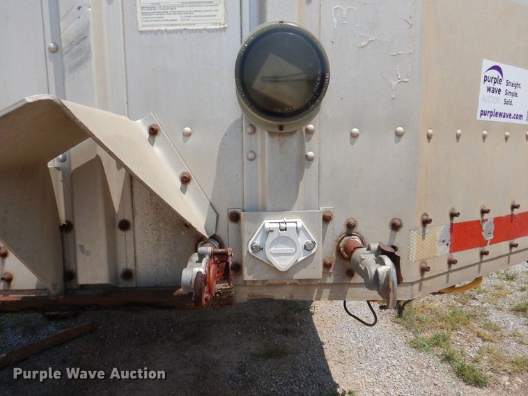 image for item DK2341 1988 Merritt B80-1148-024  livestock trailer