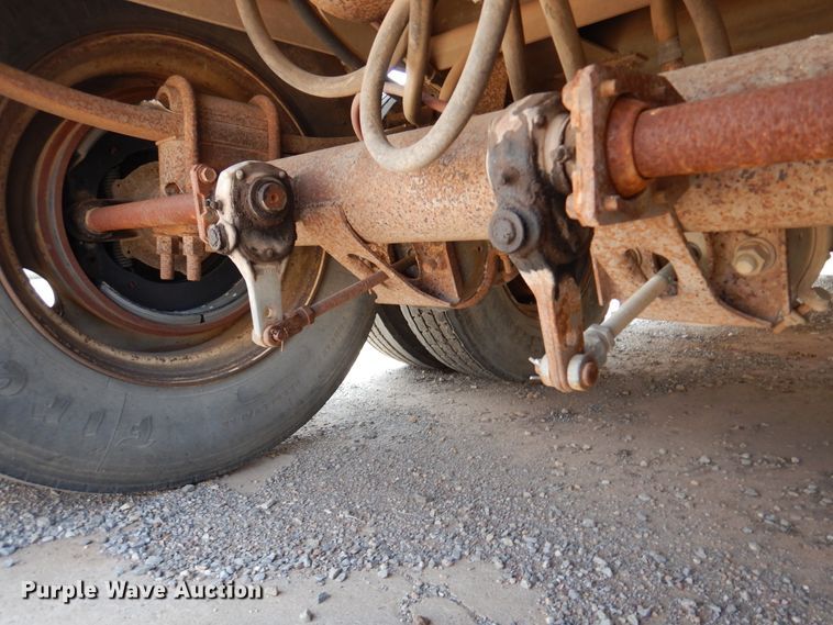 image for item DK2341 1988 Merritt B80-1148-024  livestock trailer