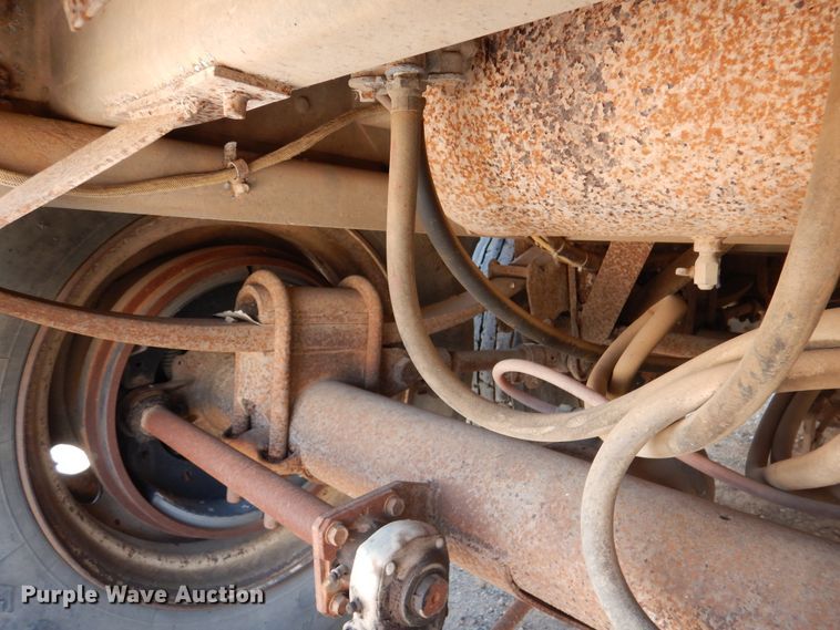 image for item DK2341 1988 Merritt B80-1148-024  livestock trailer