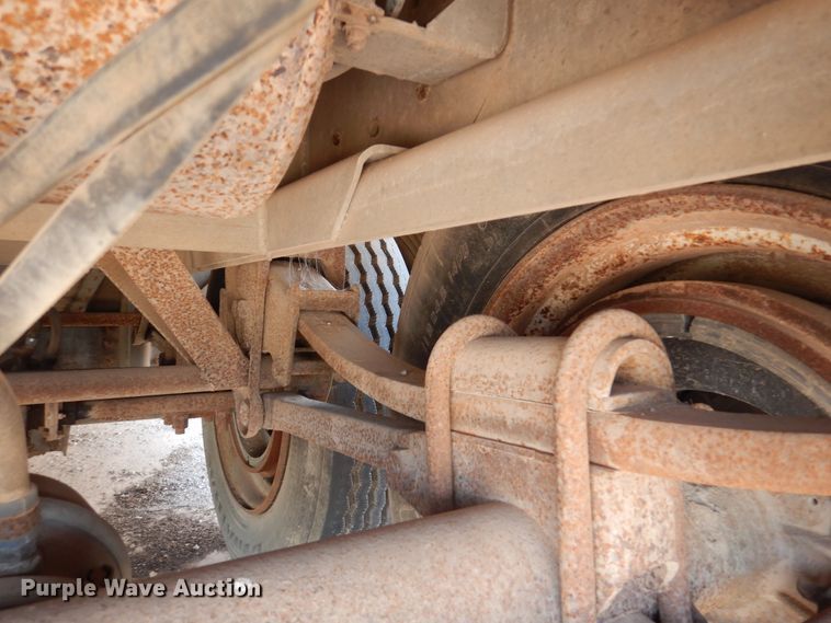 image for item DK2341 1988 Merritt B80-1148-024  livestock trailer