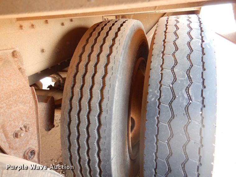 image for item DK2341 1988 Merritt B80-1148-024  livestock trailer