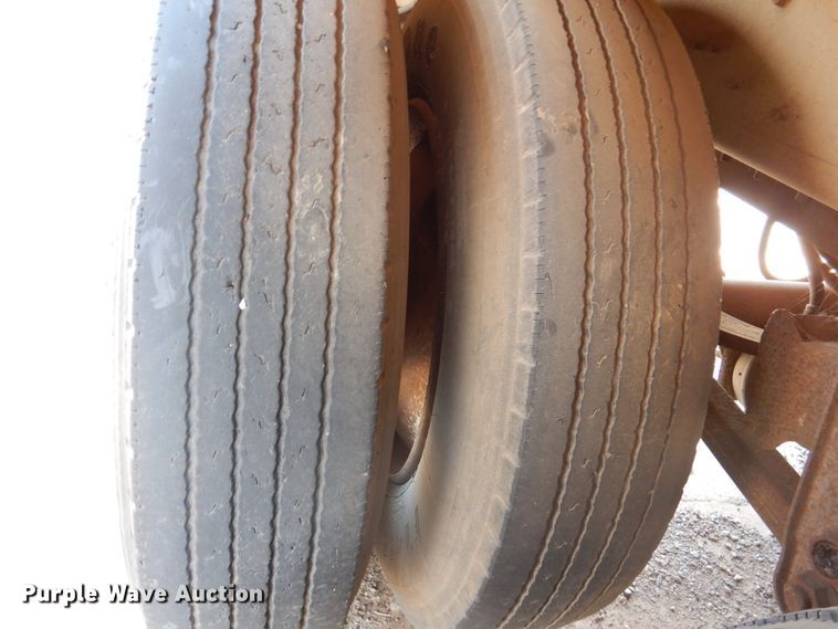 image for item DK2341 1988 Merritt B80-1148-024  livestock trailer