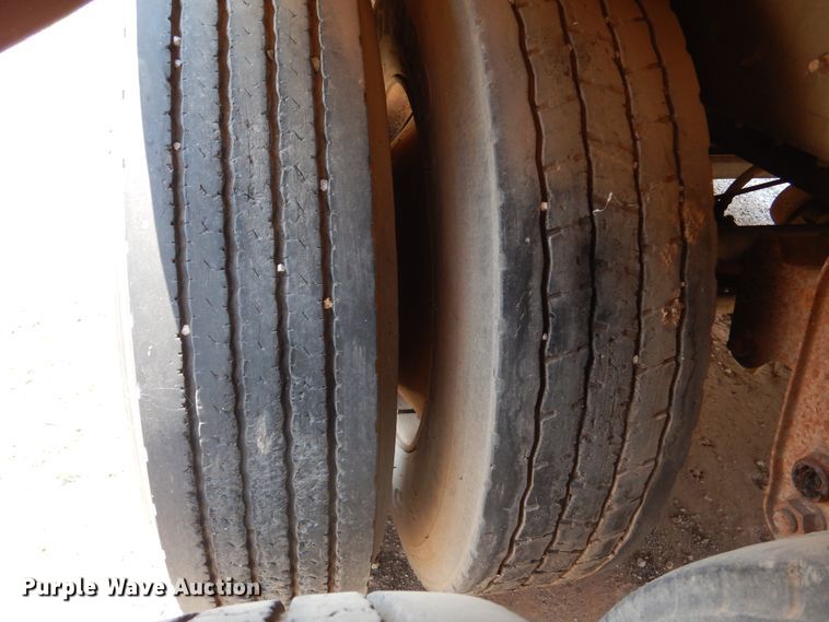 image for item DK2341 1988 Merritt B80-1148-024  livestock trailer