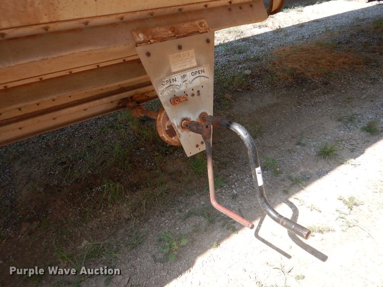 image for item DK2343 1986 Wilson 1W1  grain trailer