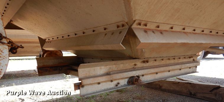 image for item DK2343 1986 Wilson 1W1  grain trailer