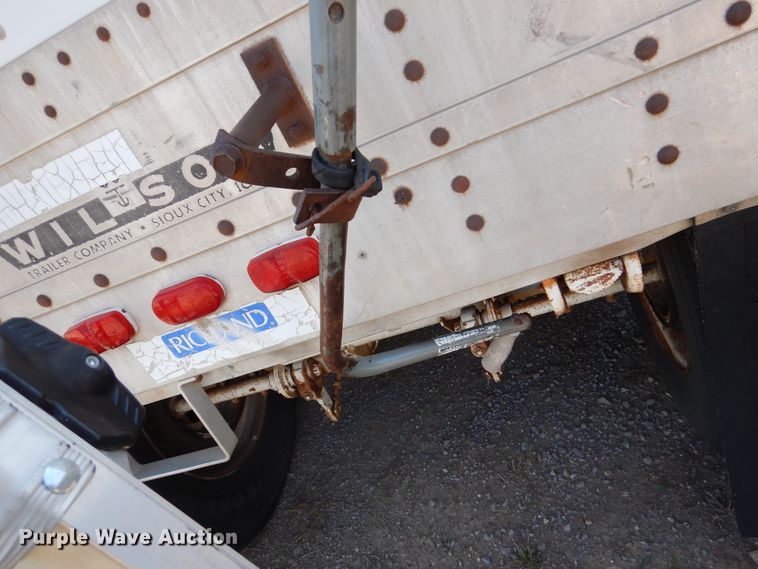 image for item DK2343 1986 Wilson 1W1  grain trailer