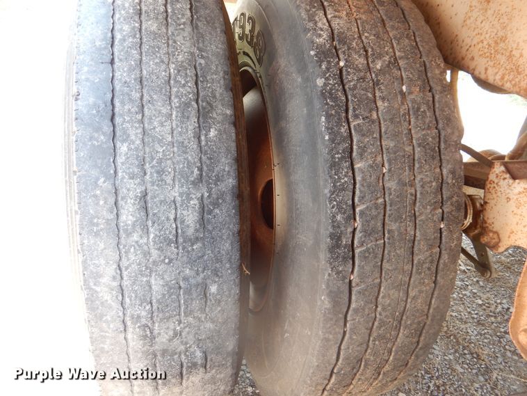 image for item DK2343 1986 Wilson 1W1  grain trailer