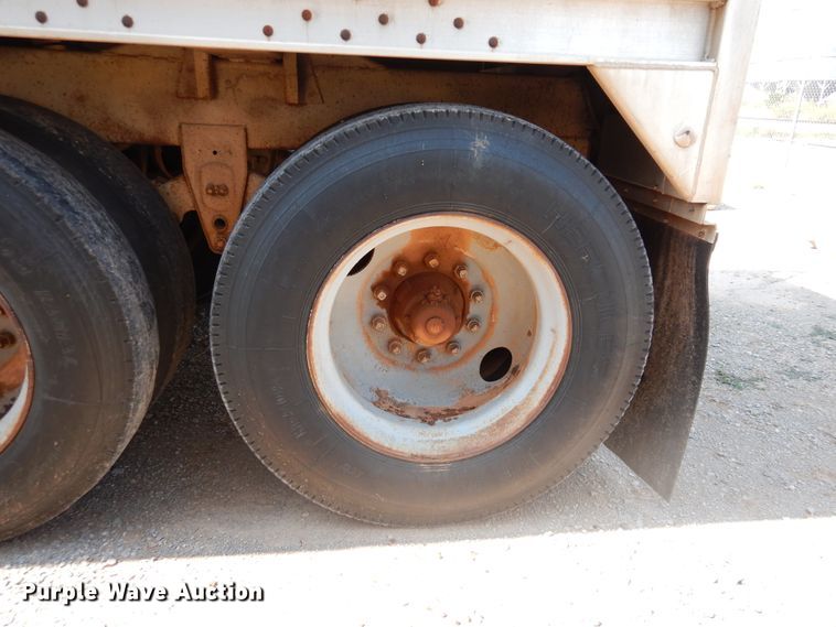 image for item DK2343 1986 Wilson 1W1  grain trailer