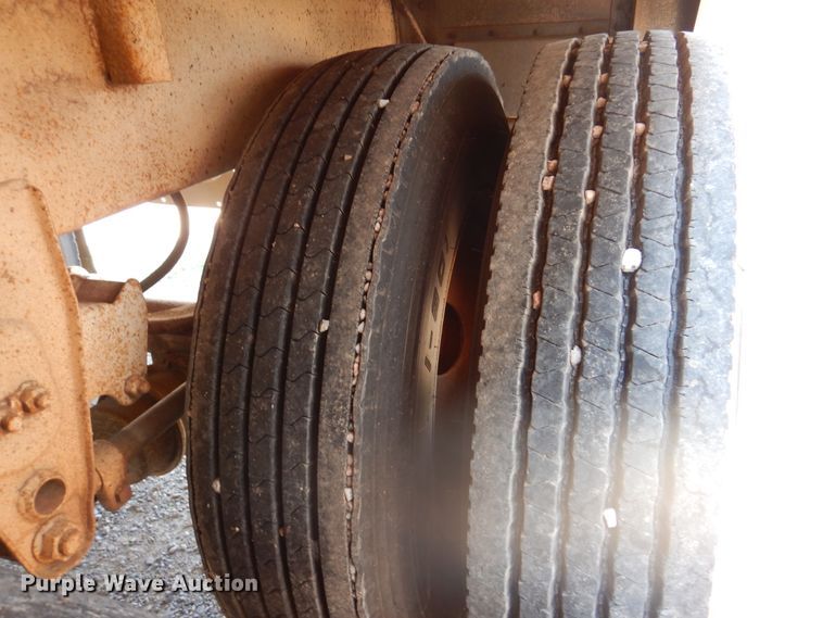 image for item DK2343 1986 Wilson 1W1  grain trailer