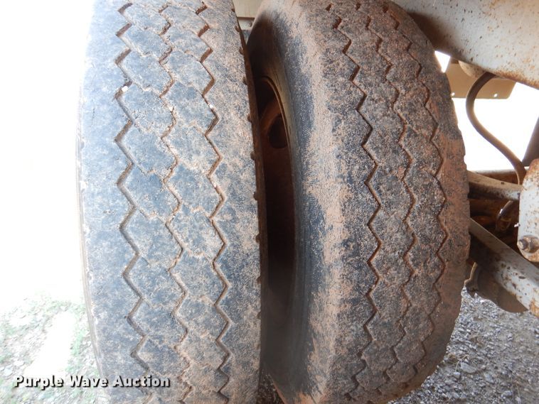 image for item DK2343 1986 Wilson 1W1  grain trailer