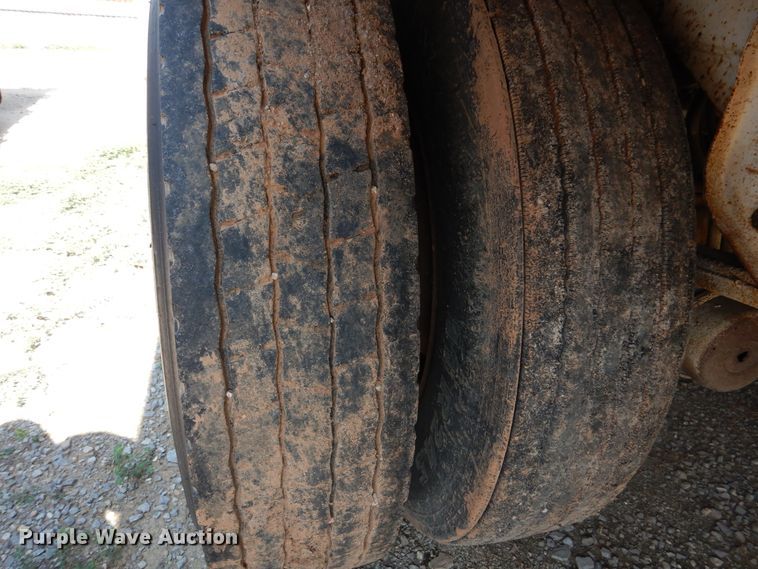 image for item DK2343 1986 Wilson 1W1  grain trailer