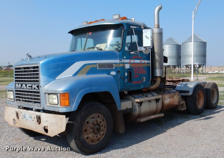 image for item DK2360 1993 Mack CH613  semi truck