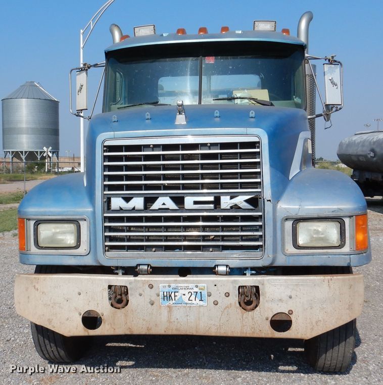 image for item DK2360 1993 Mack CH613  semi truck