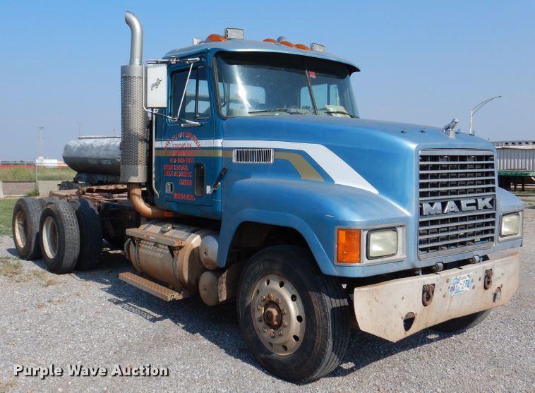 image for item DK2360 1993 Mack CH613  semi truck
