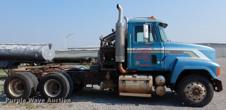 image for item DK2360 1993 Mack CH613  semi truck