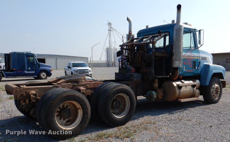 image for item DK2360 1993 Mack CH613  semi truck