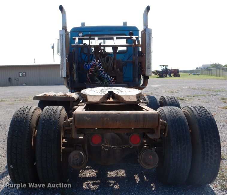 image for item DK2360 1993 Mack CH613  semi truck