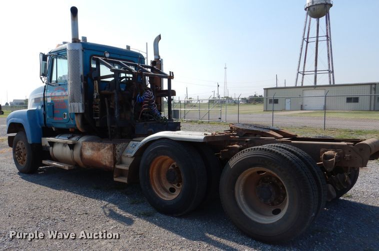 image for item DK2360 1993 Mack CH613  semi truck