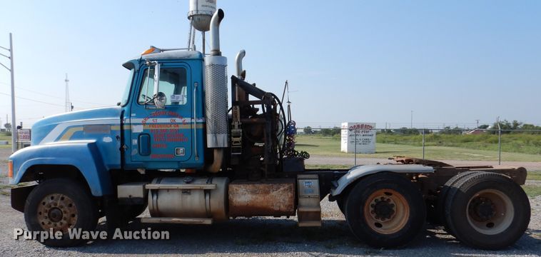 image for item DK2360 1993 Mack CH613  semi truck