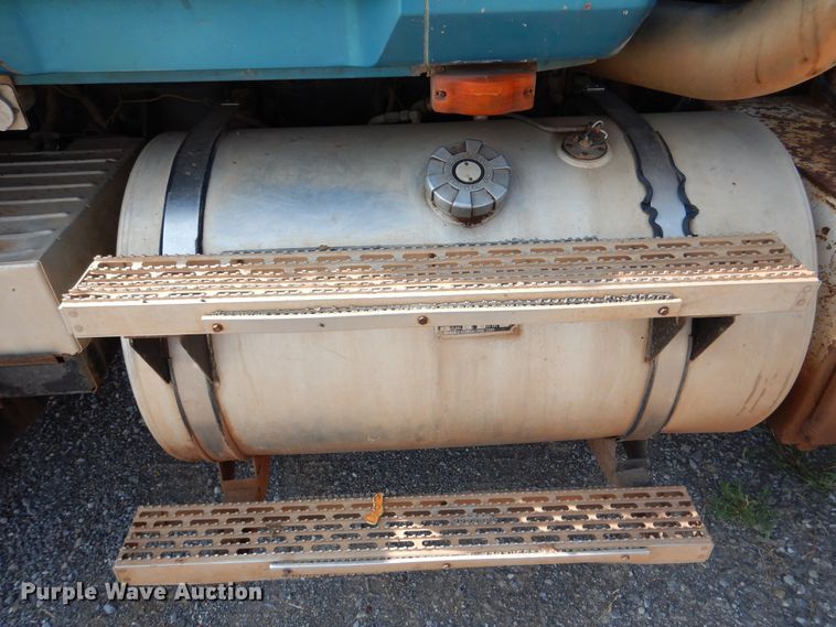 image for item DK2360 1993 Mack CH613  semi truck