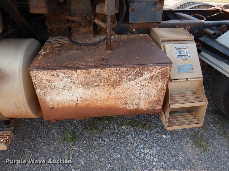 image for item DK2360 1993 Mack CH613  semi truck