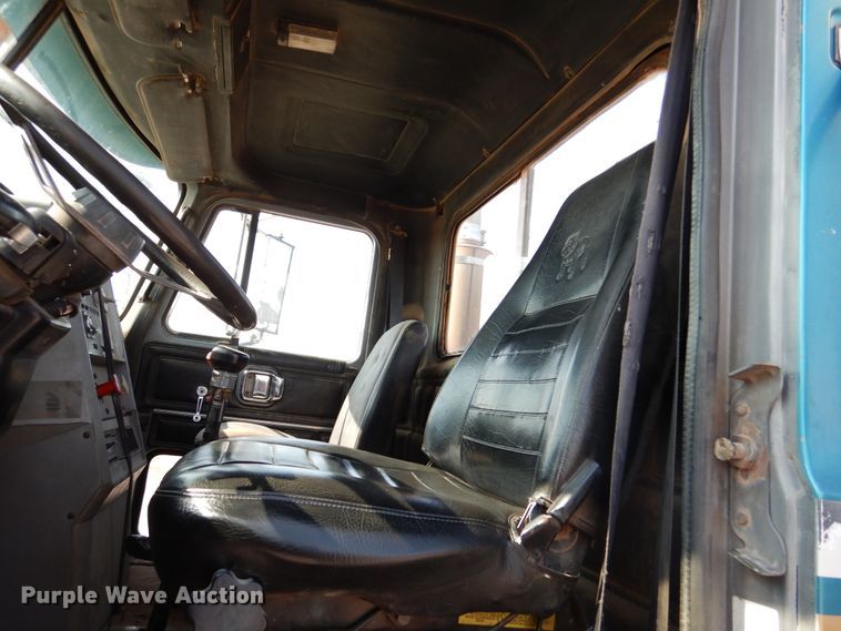 image for item DK2360 1993 Mack CH613  semi truck