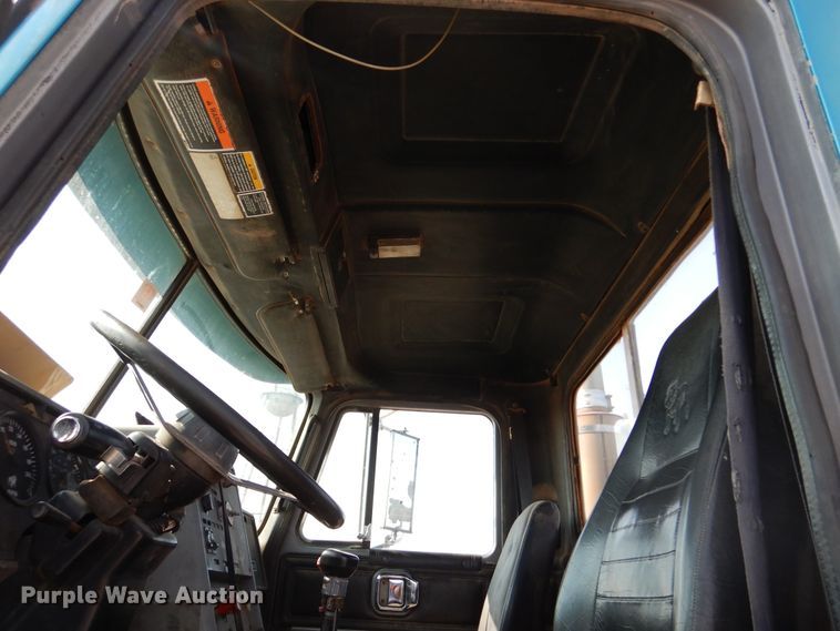 image for item DK2360 1993 Mack CH613  semi truck