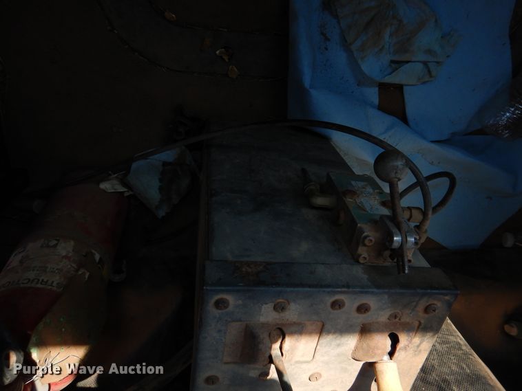 image for item DK2360 1993 Mack CH613  semi truck