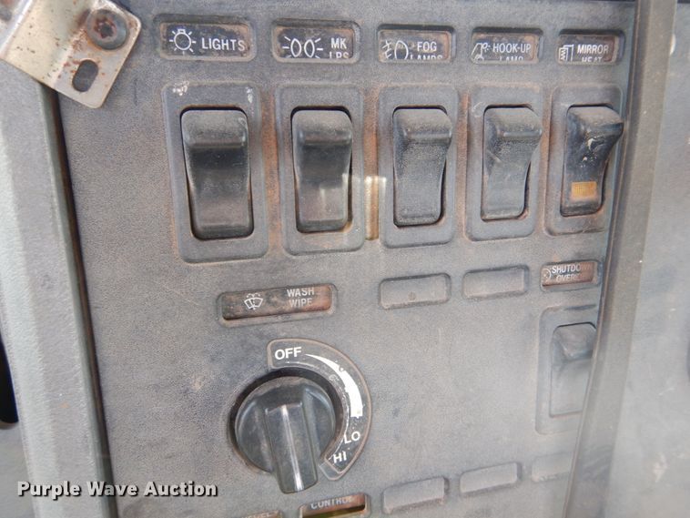 image for item DK2360 1993 Mack CH613  semi truck