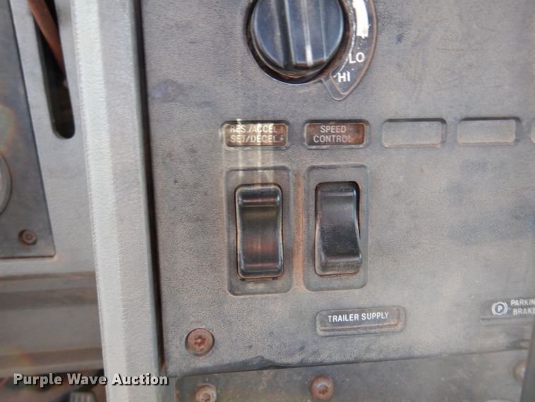 image for item DK2360 1993 Mack CH613  semi truck