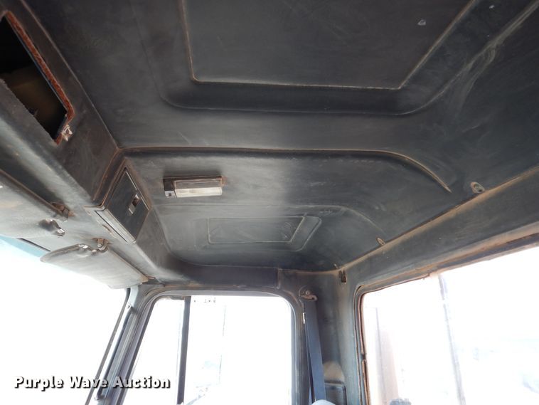 image for item DK2360 1993 Mack CH613  semi truck